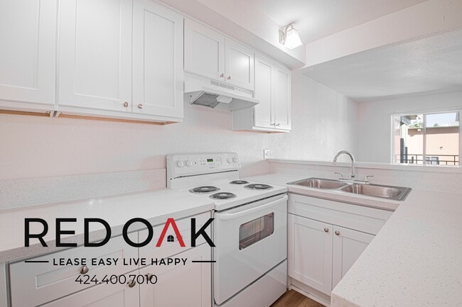 Building Photo - 855 S Citrus Ave