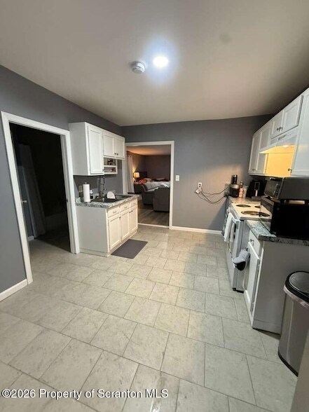 Building Photo - 125 N River St