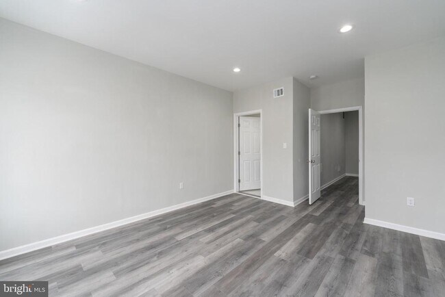 Building Photo - 1733 E Lafayette Ave