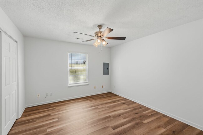 Building Photo - 5000-5002 Carrie Ridge Dr.