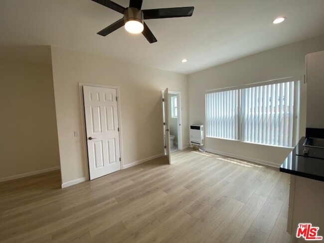 Building Photo - 814 S Hobart Blvd