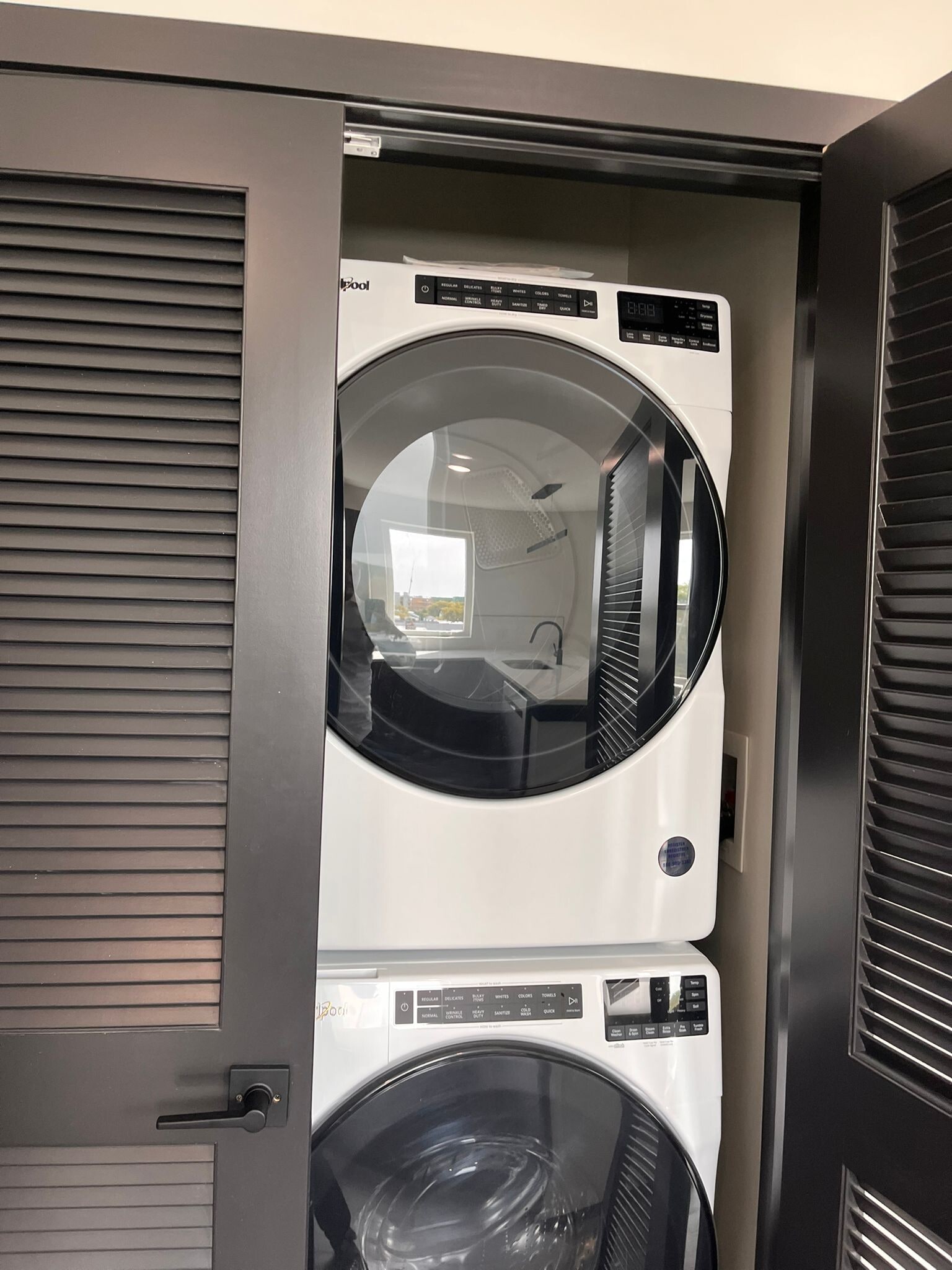 Building Photo - 130 Mallory Ave