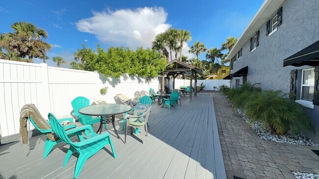 Building Photo - Fully Furnished One Bedroom Long Term Beac...