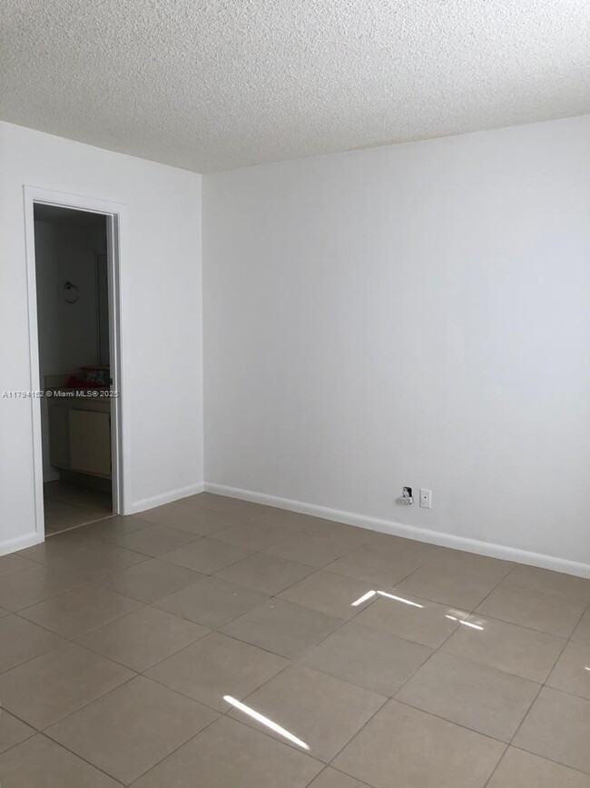 Building Photo - 21904 Lake Forest Cir