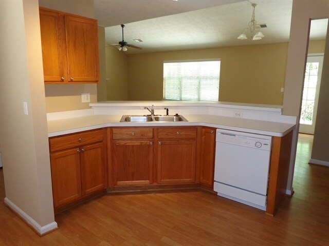 Building Photo - 4799 Lake Park Ter