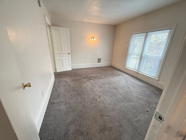 Building Photo - 311 W Mason St