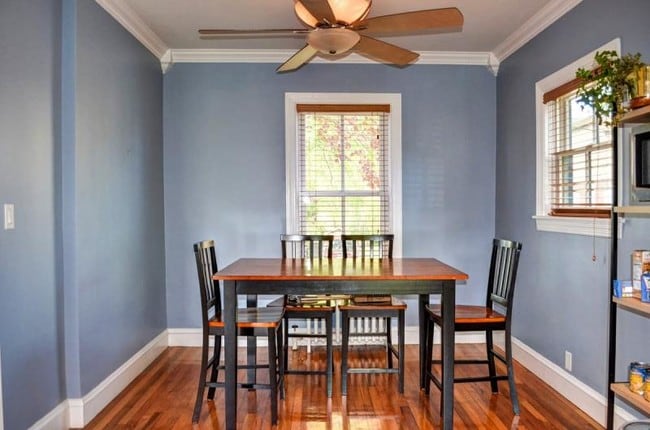 Building Photo - Carriage House