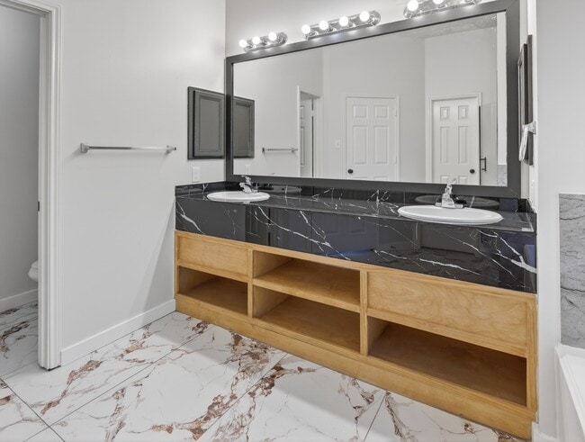 Building Photo - 4418 W Thunderwood Cir