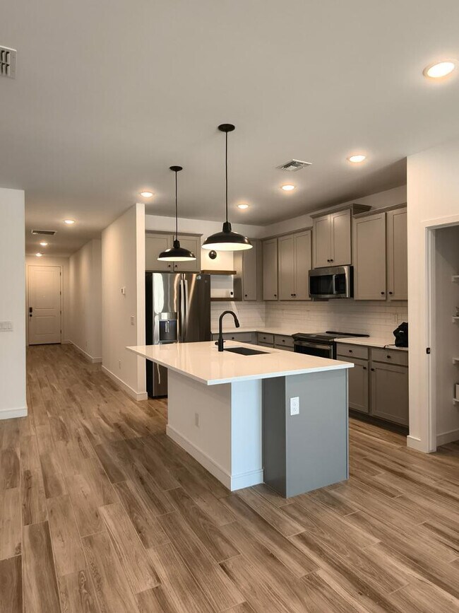 Building Photo - 23414 W Raymond St