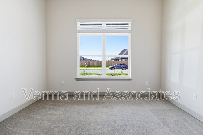 Building Photo - 970 Trestle Ln