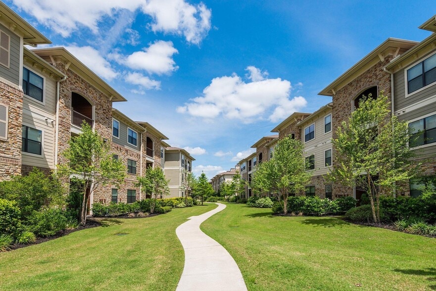 Building Photo - 18021 Kingsland Blvd