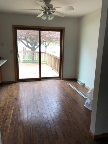 Patio doors to deck - 2810 Windhurst Dr