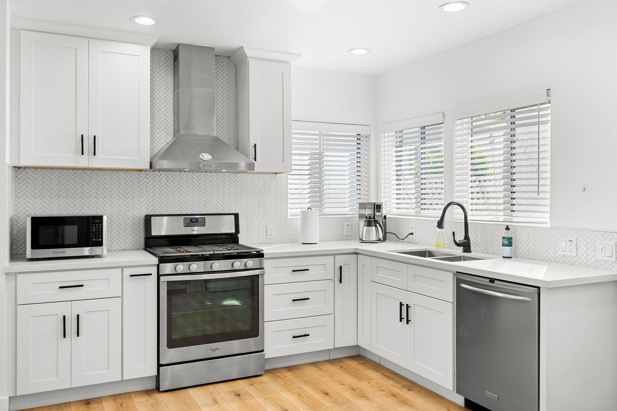 Building Photo - 614 Knob Hill Ave