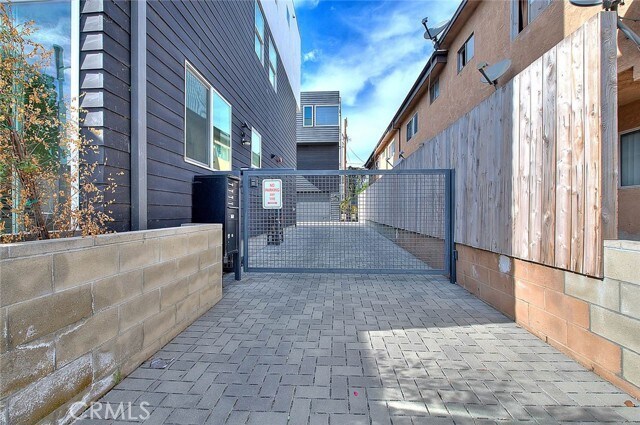 Building Photo - 2925 Cloverdale Ave
