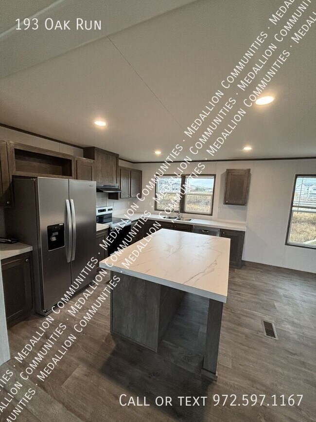 Building Photo - 193 Oak Run