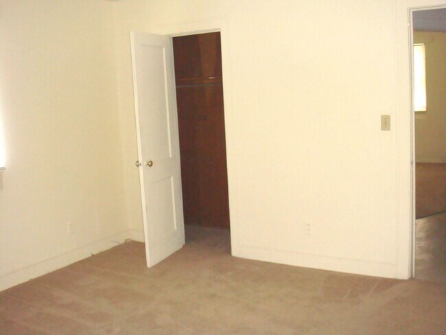 Building Photo - 1807 Slater St