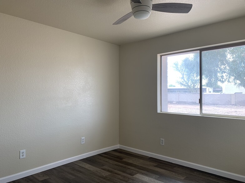Building Photo - 444 W Ivyglen St