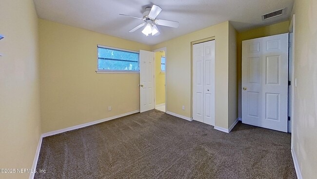 Building Photo - 165 Parkwood Dr W