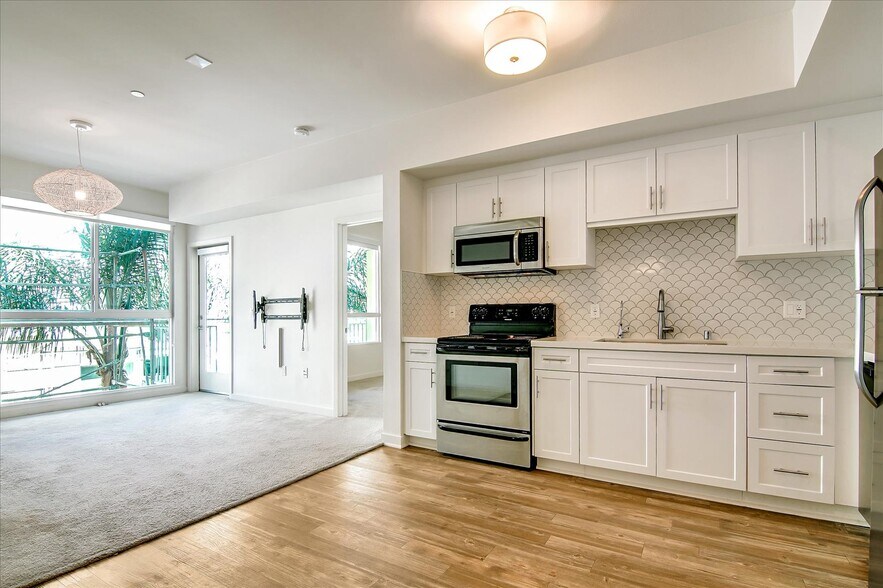 Building Photo - 12655 Bluff Creek Dr
