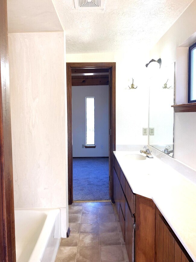 Building Photo - 88 Crestview Ln