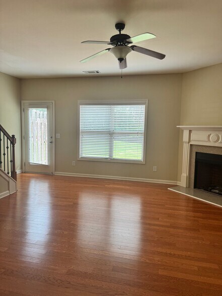 Building Photo - 6215 Elmshorn Way