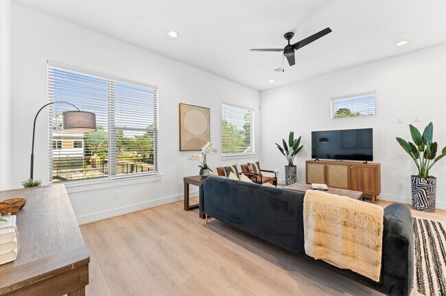 Building Photo - 808 Curtin St