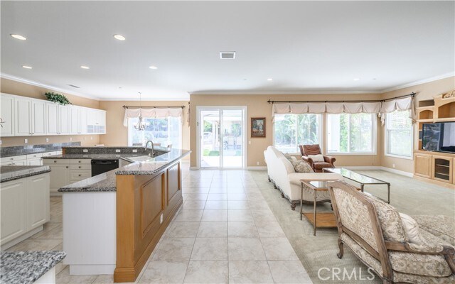 Building Photo - 21 Bent Oak