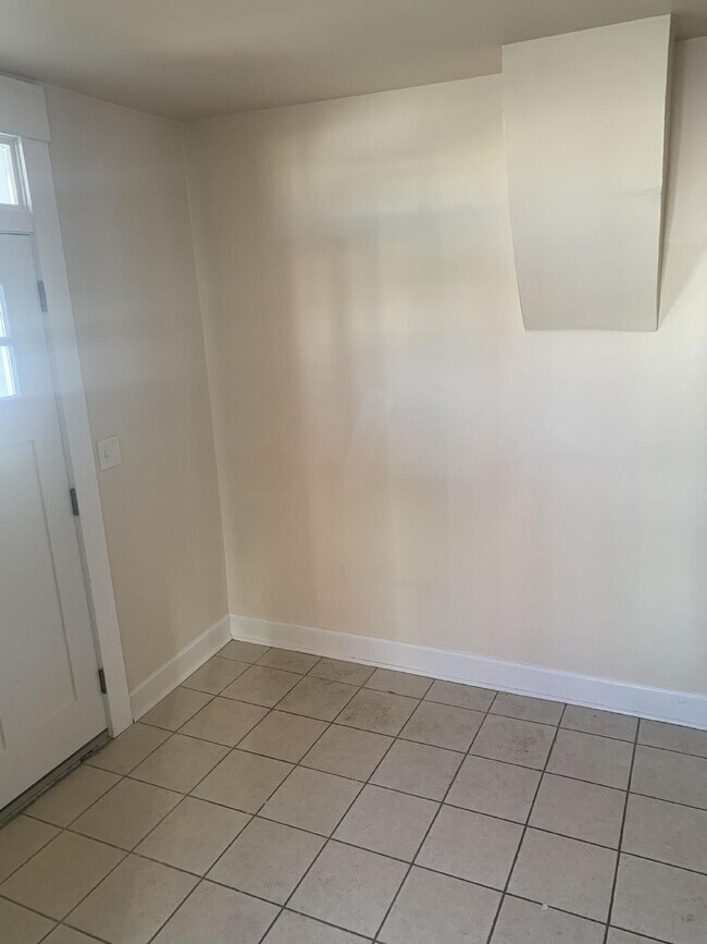 Building Photo - Charming 1-Bedroom Apartment with Hardwood Floors in York, PA!