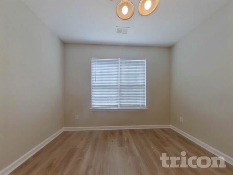 Building Photo - 120 Lakeside Point