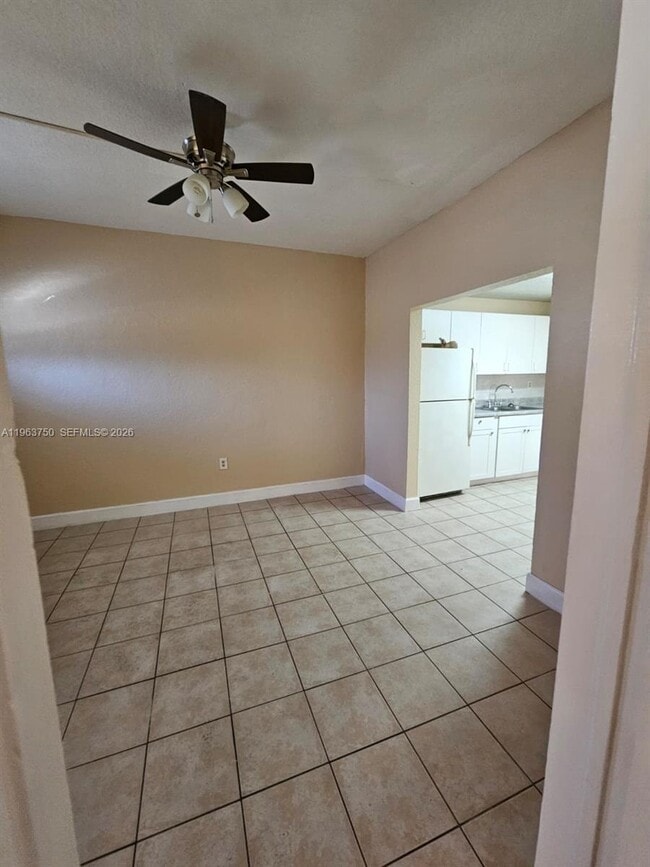 Building Photo - 2990 SW 15th Ave