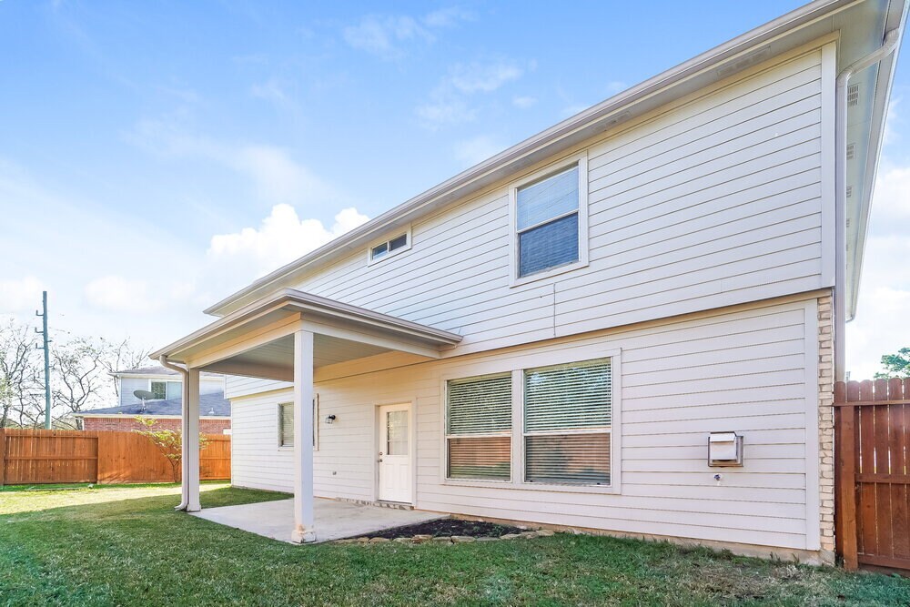 Building Photo - 21902 Willow Shadows Dr