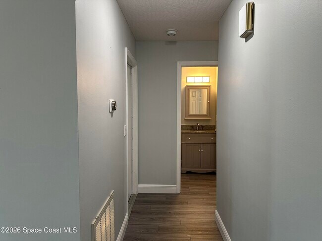 Building Photo - 976 S Fork Cir