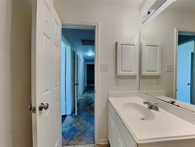 Building Photo - 2407 Aspen Dale Dr