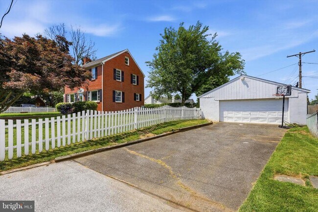 Building Photo - 843 Taylor St