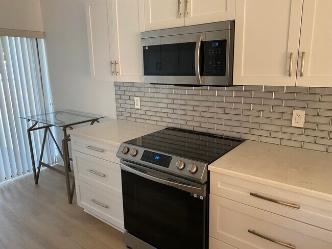 Building Photo - 540 Canal Point S