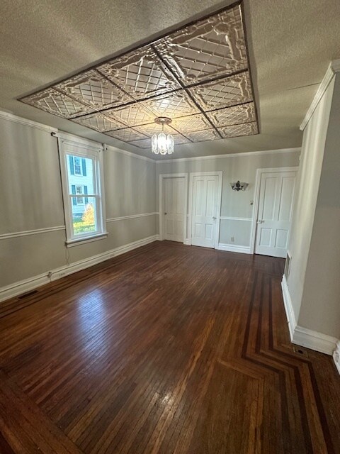 Building Photo - 227 E Walnut St