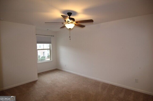 Building Photo - 5850 Vinyard Ln