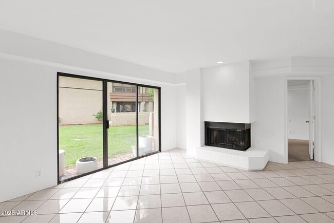 Building Photo - 5035 N 10th Pl