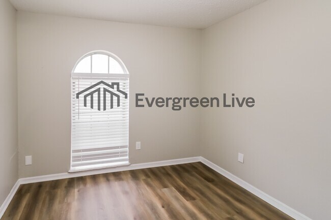 Building Photo - 1413 Sunrise Dr