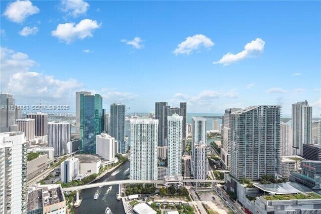 Building Photo - 92 SW 3rd St