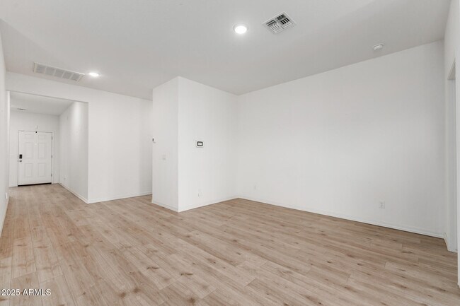 Building Photo - 8133 S 64th Ln