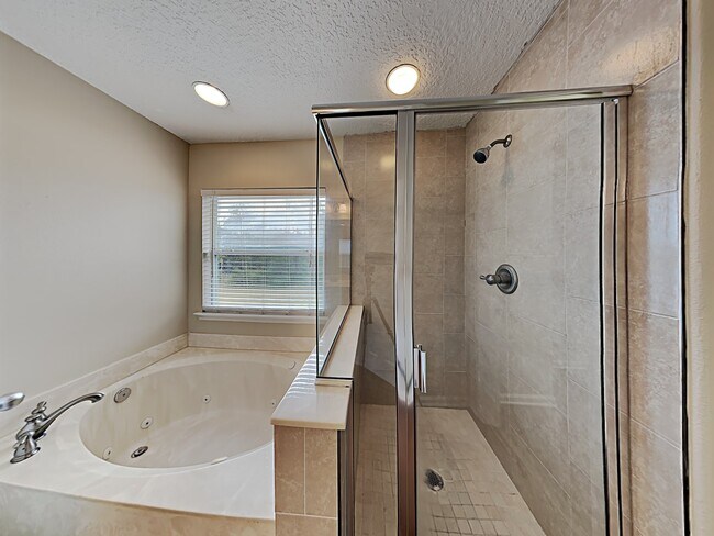 Building Photo - 2526 Britney Lakes Lane