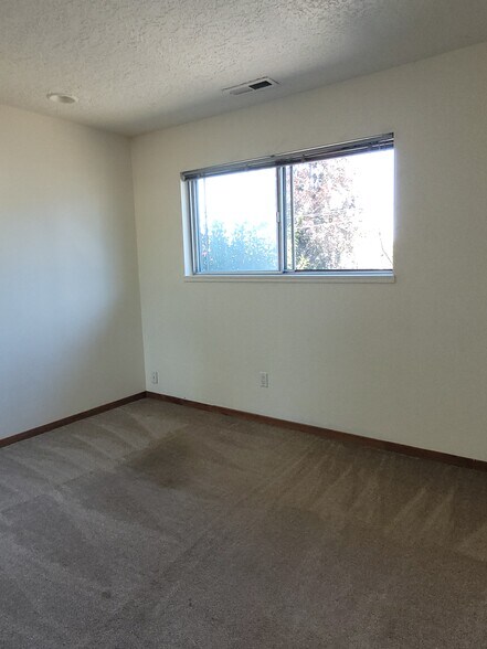 upstairs bedroom #2 - 5095 SW 163rd Ave