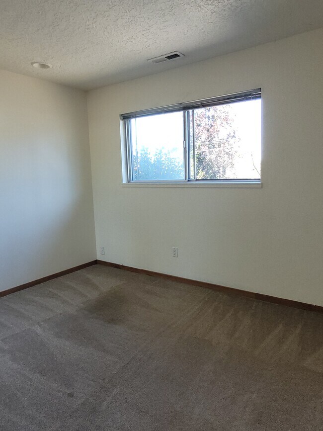 upstairs bedroom #2 - 5095 SW 163rd Ave