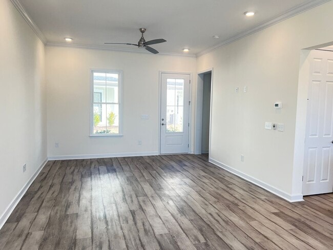 Building Photo - Luxury 2 Bedroom, 2.5 Bath Townhome Available Now in Market Common!
