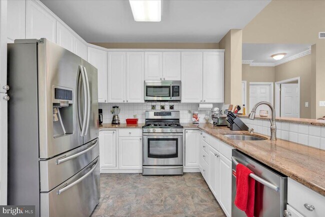 Building Photo - 1202 Champlain Dr