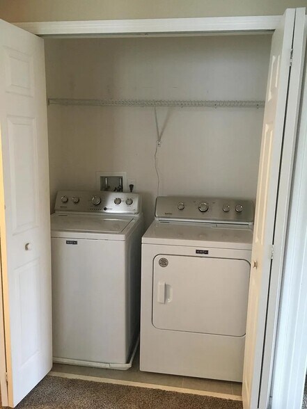 Building Photo - 10316 Fallsgrove St