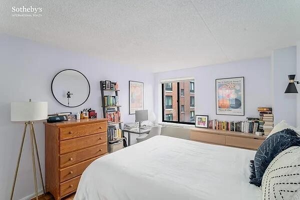 Building Photo - 300 Rector Pl