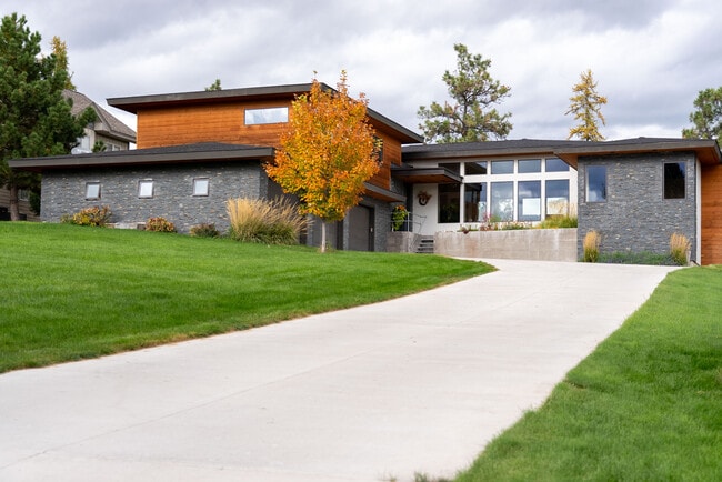 Building Photo - 229 Arbour Dr E