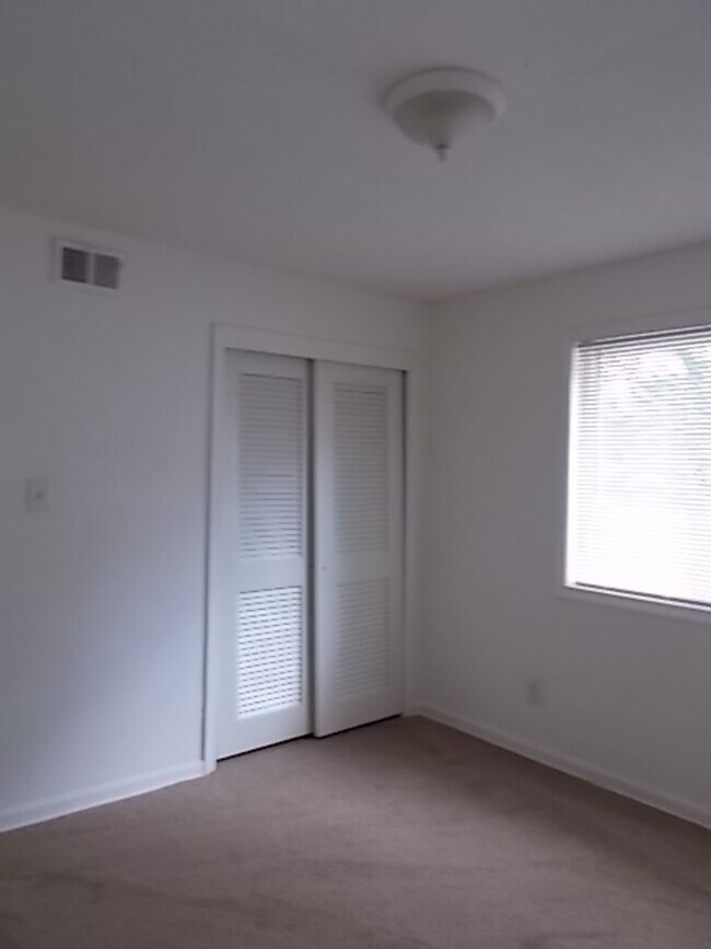 Building Photo - 2BR 1 BA